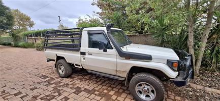 Cattle rail only  available for Land Cruiser Single cab