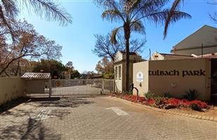 Townhouse For Sale in Faerie Glen