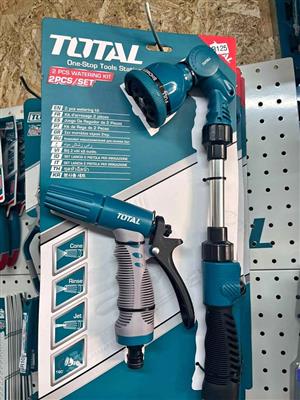 Brand New Total Tools 2pc watering kit
