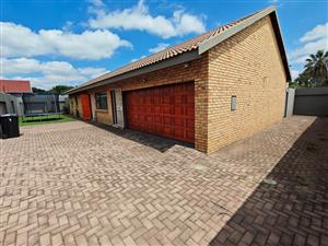 Modern Three  Bedroom Full-Title Cluster  with Double Garage in Prime Raceview!