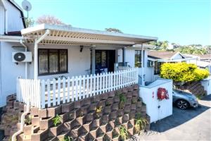 Modern & inviting townhouse in prime location