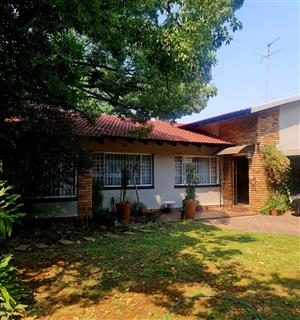 Lovely property in popular area Vaalpark with flat.
