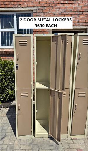 METAL LOCKABLE TWO DOOR STORAGE LOCKER 