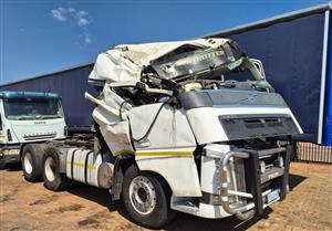2015 VOLVO FH440 ACCIDENT DAMAGED Horse