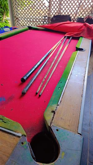 POOL TABLE