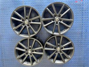 17 INCH HONDA REPLICA DESIGN RIM SET WITHOUT TYRES PRE-OWNED