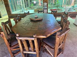 Dining room table For Sale