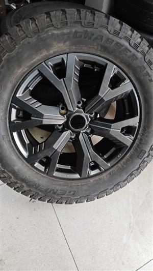 18inch Isuzu V-Cross OEM mag with used 265/60/18 tyre to use for spare wheel