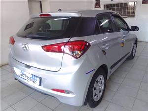 2015 hyundai i20 1.2Motion manual silver color Petrol  72000km 