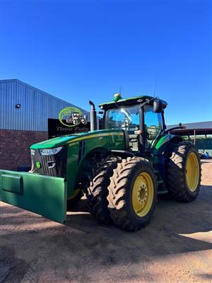 2012 John Deere 8260R