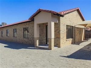 x2 Three Bedroom house for sale in Liefde En Vrede