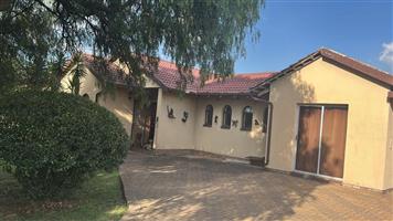 Spacious 4-Bedroom Family Home with Pool & Entertainment Area