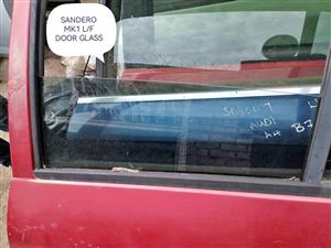 RENAULT SANDERO MK1 L/F WINDOW GLASS 