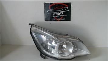 Chevrolet Utility right headlight