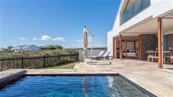House For Sale in Grotto Bay