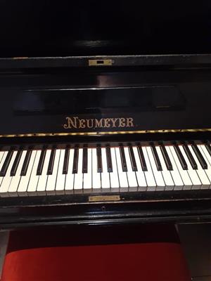 1901 Neumeyer piano