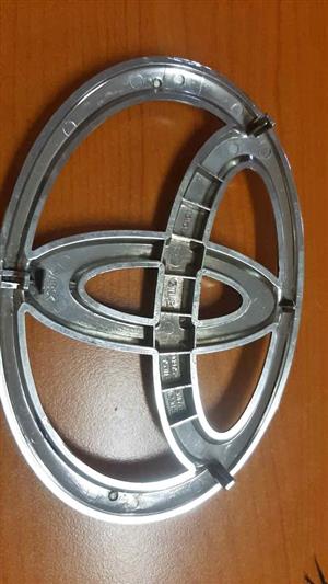 TOYOTA REAR BADGE. SECOND HAND. STILL IN GOOD CONDITION. FOR VARIOUS OTHER CARS TOO