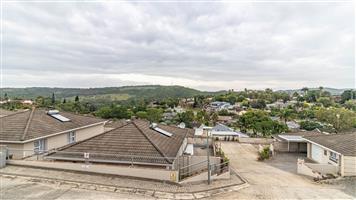 Beautiful ready to move in 3 Bedroom Town House in secure complex!