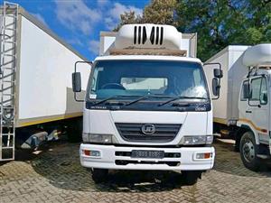 2015 Nissan UD 90 Tag-Axle Fridge Truck  ​