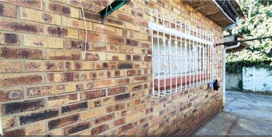 Townhouse For Sale in Chloorkop