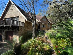 Charming 4 Bedroom, 3.5 Bathroom freehold family home for sale in Sonheuwel Ext 1 - DUAL MANDATE