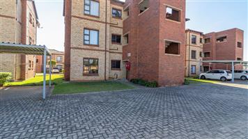 Townhouse For Sale in Randpark Ridge