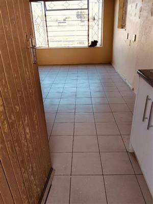 Spacious Bachelor Apartment to Let – Wychwood, Germiston  