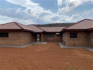 Brand-New Home Overlooking Kranspoort Dam & Golf Course