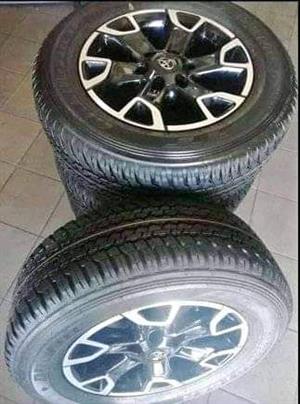 18" Toyota Legend 50 original mags with brand new 265/60/18 Dunlop A/T set