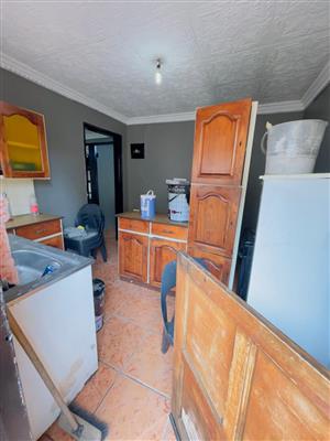 2 bedroom house to rent in block G.