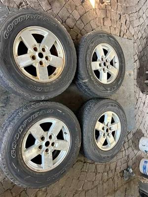 Jeep Commander mags and tyres available 