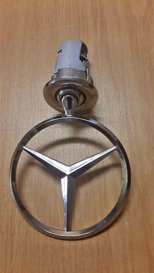 MERCEDES BENZ EMBLEM. BRAND NEW. FOR VARIOUS OTHER CARS.