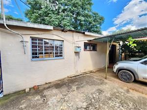 Bachelor unit in Jan Niemand Park