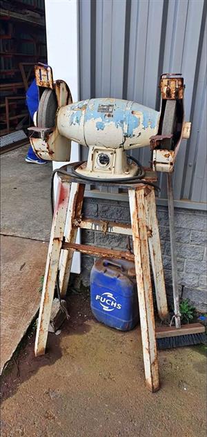 Grinding heavy duty machine