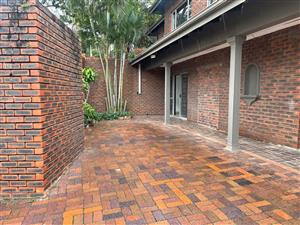 Beautiful 1 Bedroom 1 Bathroom 1 Parking Garden Cottage in Essenwood