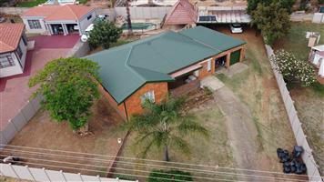 Spacious 3-Bedroom Family Home in Kwaggasrand – Perfect for Comfort & Entertaining!