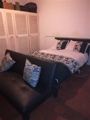 9-Bedroom House with 6 Separate Flatlets - Ideal for Shared Accommodation