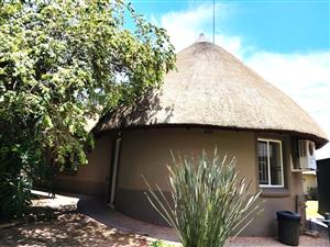 Aftree huis in die Bosveld by Die Oog Aftree- Landgoed