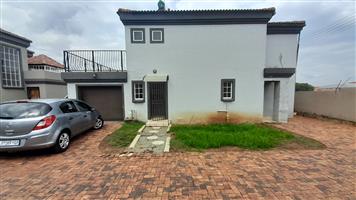 3 Bedroom Duplex Townhouse for Rent R8500 pm in Heidelberg Gauteng