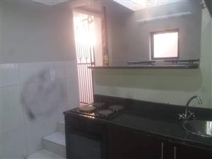 2 bedroom cottage to let in montagu street Kensington jhb