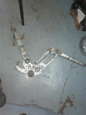 Window mechanism righ side Isuzu npr 400 for sale