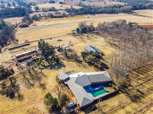 115 Ha Lifestyle Farm in Kromdraai available for sale.