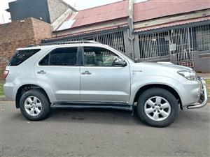 2009 Toyota Fortuner 3.0 D4D automatic transmission with leather seats