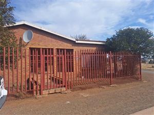 Bachelor Flat to let in Victoria Park