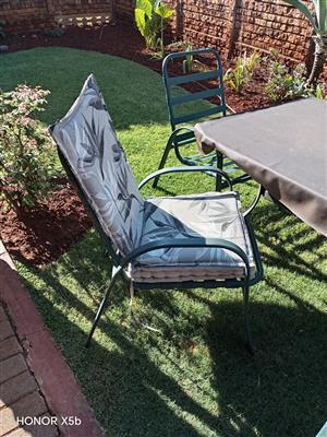 Hallo ek het die tuin stel wat ek wil verkoop vir 2500 self afhaal 