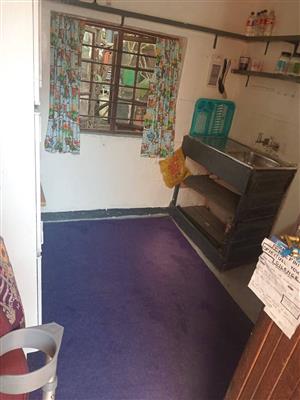🏡 Bachelor Flatlet with Separate Bedroom to Let – Highland Road, Kensington  jh