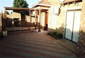 Stunning 3-Bedroom Family Home in Mandela View