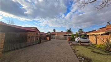 Townhouse For Sale in Cassandra