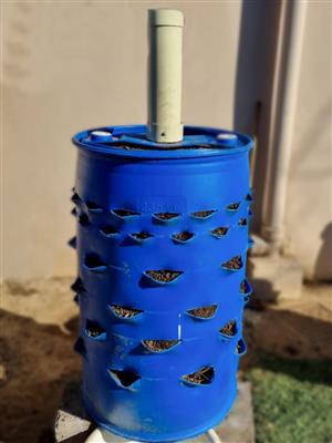 Plant barrel with worm or water pype