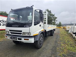 T837- 2004 ISUZU FTR800 DROPSIDE BODY TRUCK